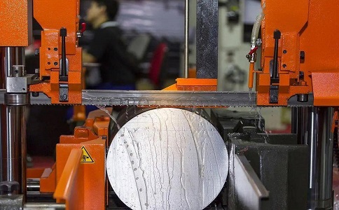 珠晖立式金属带锯床切削出现跑带故障解决方法！